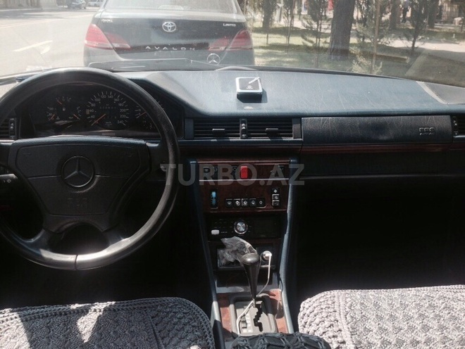 Mercedes E 220 1995, 350,000 km - 2.2 л - Bakı