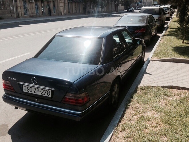 Mercedes E 220 1995, 350,000 km - 2.2 л - Bakı
