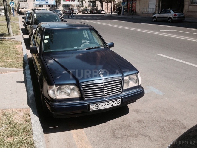 Mercedes E 220 1995, 350,000 km - 2.2 л - Bakı