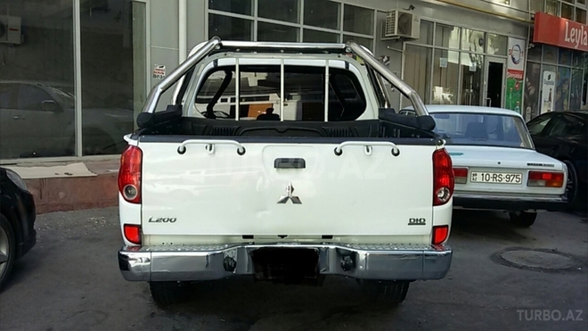 Mitsubishi L200 2011, 223,000 km - 2.5 l - Bakı