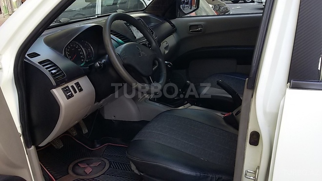Mitsubishi L200 2011, 223,000 km - 2.5 l - Bakı