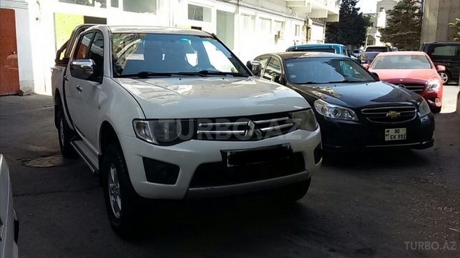 Mitsubishi L200 2011, 223,000 km - 2.5 l - Bakı