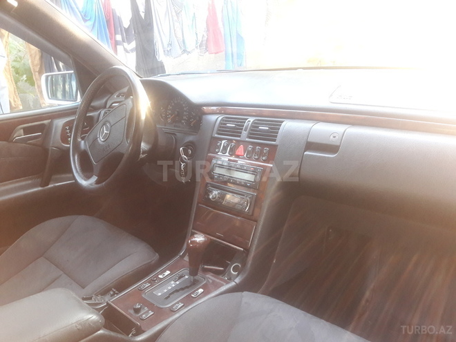 Mercedes E 230 1995, 402,824 km - 0.3 l - Bakı