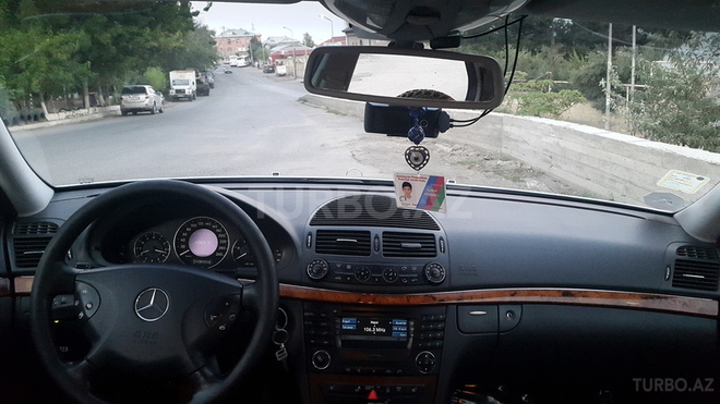 Mercedes E 270 2004, 193,000 km - 2.7 l - Bakı