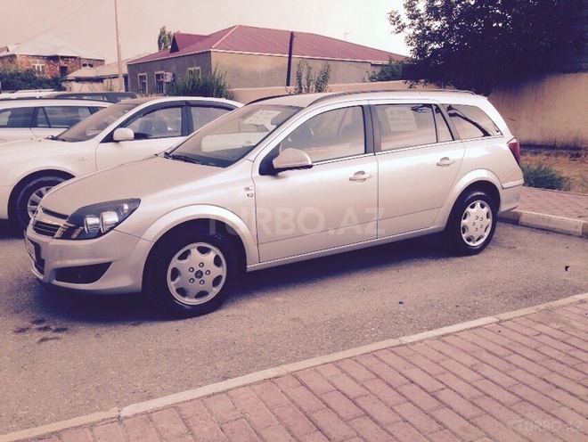 Opel Astra 2010, 98,000 km - 1.6 l - Bakı