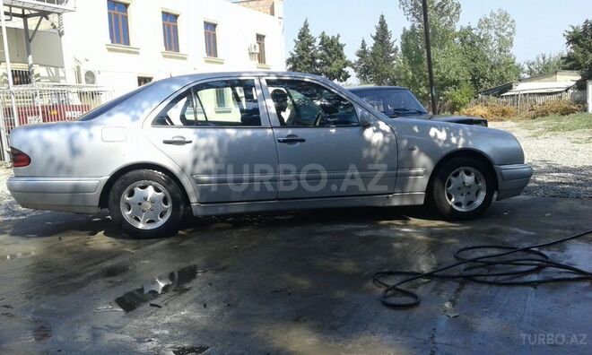 Mercedes E 320 1995, 134,500 km - 3.2 л - Bakı