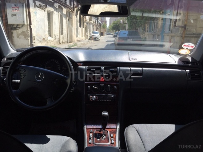 Mercedes E 220 2001, 370,000 km - 2.2 l - Bakı