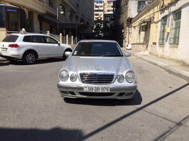 Mercedes E 220 2001, 370,000 km - 2.2 l - Bakı
