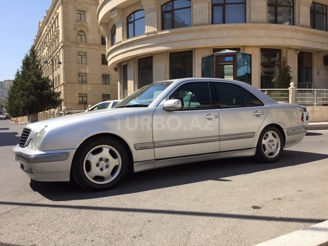 Mercedes E 220 2001, 370,000 km - 2.2 l - Bakı