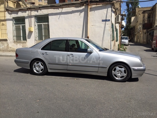 Mercedes E 220 2001, 370,000 km - 2.2 l - Bakı