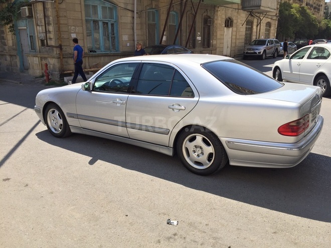 Mercedes E 220 2001, 370,000 km - 2.2 l - Bakı