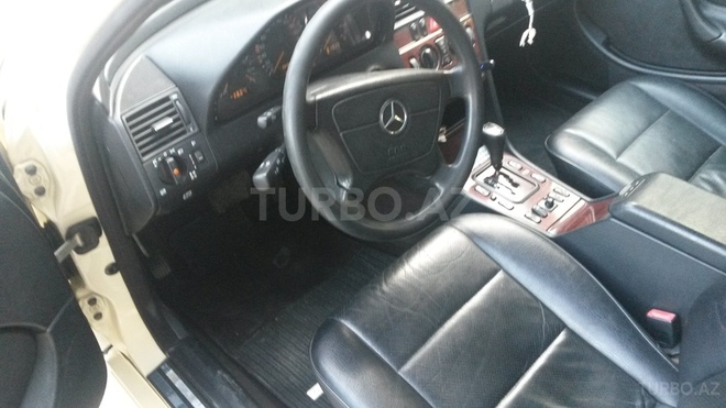 Mercedes C 220 2000, 167,000 km - 2.2 l - Bakı