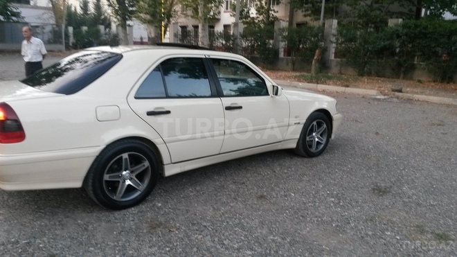 Mercedes C 220 2000, 167,000 km - 2.2 l - Bakı