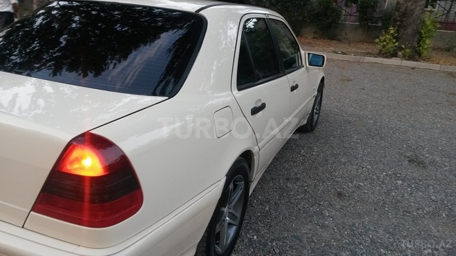 Mercedes C 220 2000, 167,000 km - 2.2 l - Bakı