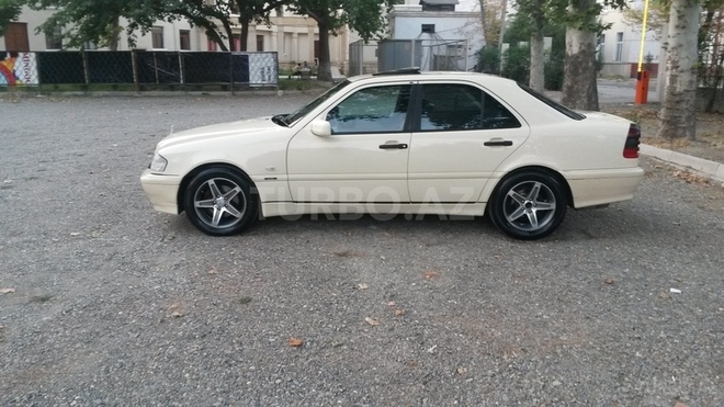 Mercedes C 220 2000, 167,000 km - 2.2 l - Bakı