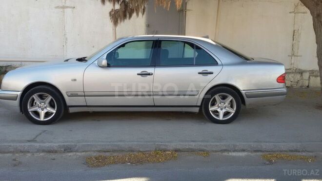 Mercedes E 230 1996, 278,400 km - 2.3 l - Bakı