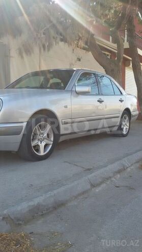 Mercedes E 230 1996, 278,400 km - 2.3 l - Bakı