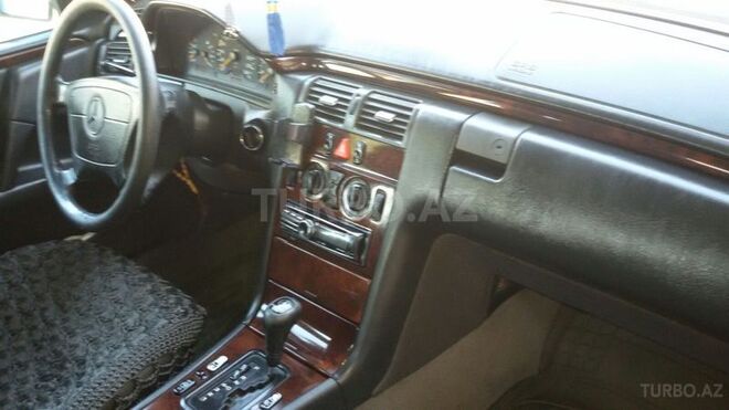 Mercedes E 230 1996, 278,400 km - 2.3 l - Bakı