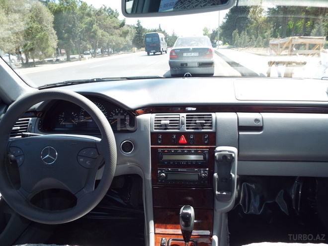 Mercedes E 240 2000, 240,000 km - 2.4 l - Bakı