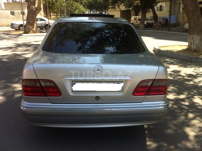Mercedes E 240 2001, 179,000 km - 2.6 l - Bakı
