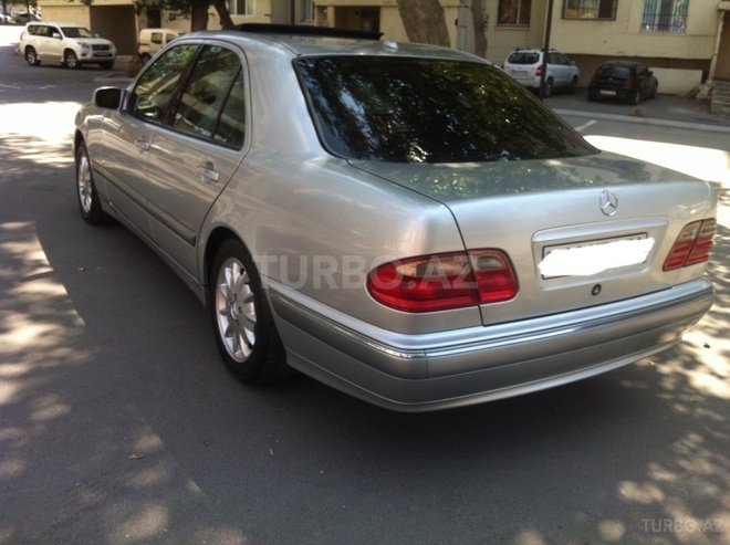 Mercedes E 240 2001, 179,000 km - 2.6 l - Bakı