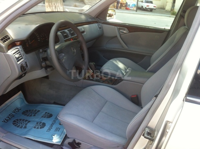 Mercedes E 240 2001, 179,000 km - 2.6 l - Bakı