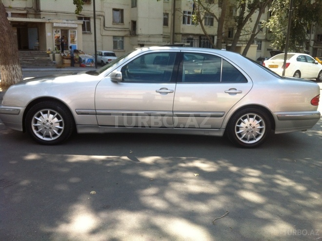 Mercedes E 240 2001, 179,000 km - 2.6 l - Bakı