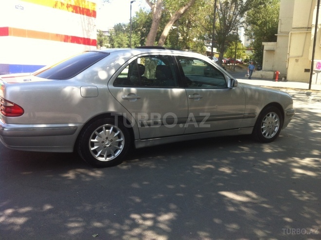 Mercedes E 240 2001, 179,000 km - 2.6 l - Bakı