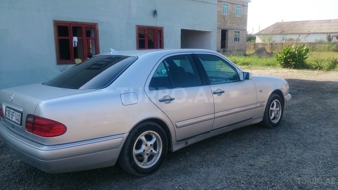 Mercedes E 200 1997, 256,000 km - 2.0 л - Bakı