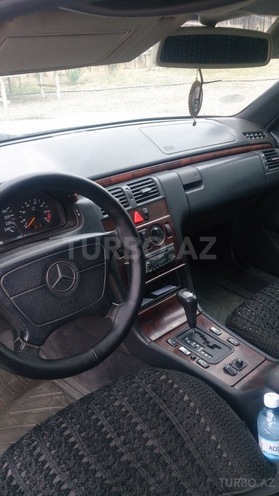 Mercedes E 200 1997, 256,000 km - 2.0 л - Bakı