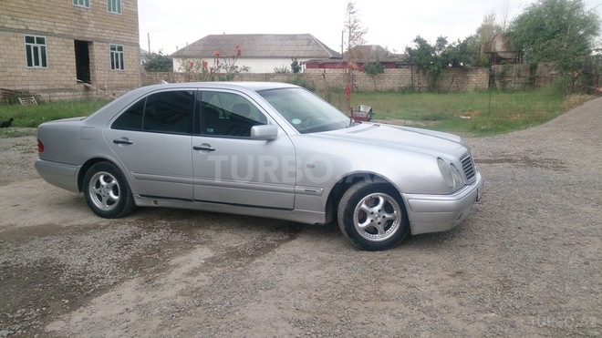Mercedes E 200 1997, 256,000 km - 2.0 л - Bakı