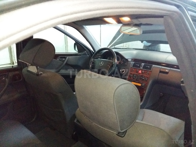 Mercedes E 200 2002, 243,400 km - 2.0 l - Bakı