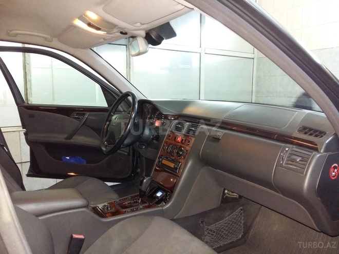 Mercedes E 200 2002, 243,400 km - 2.0 l - Bakı