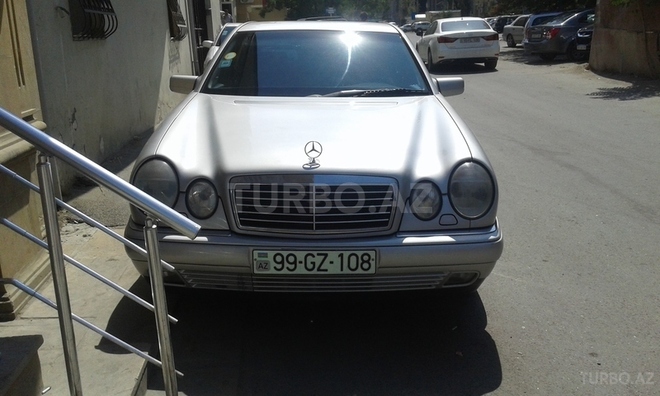 Mercedes E 220 1999, 300,000 km - 2.2 l - Bakı