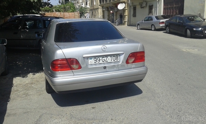 Mercedes E 220 1999, 300,000 km - 2.2 l - Bakı