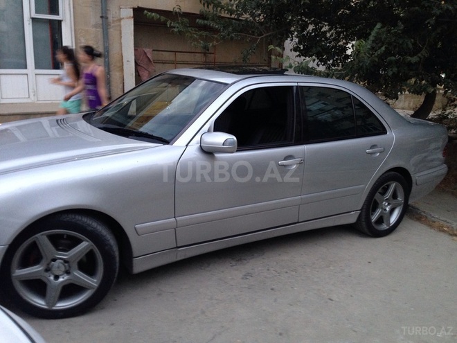 Mercedes E 220 2001, 175,000 km - 2.2 л - Bakı