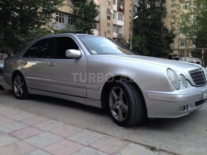 Mercedes E 220 2001, 175,000 km - 2.2 л - Bakı