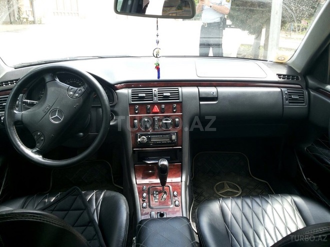 Mercedes E 220 2001, 175,000 km - 2.2 л - Bakı