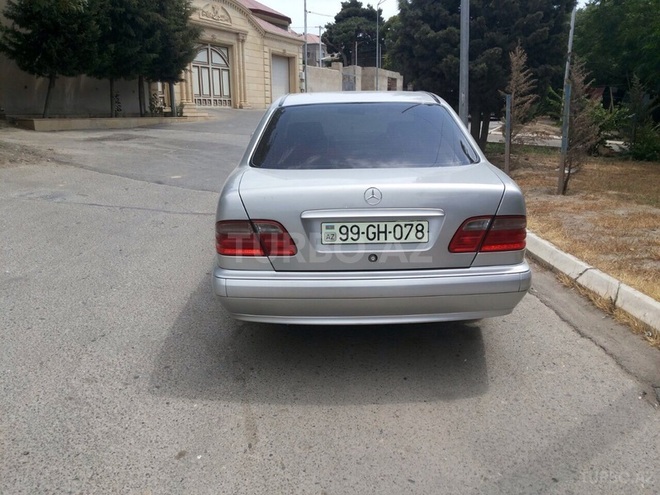 Mercedes E 220 2001, 175,000 km - 2.2 л - Bakı