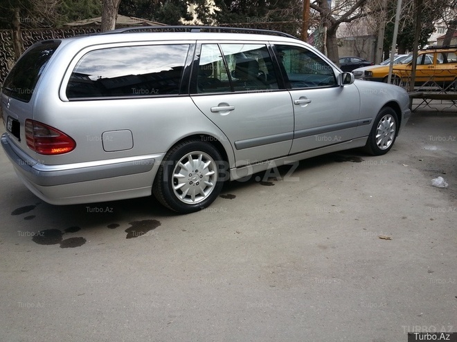 Mercedes E 220 2001, 280,000 km - 2.2 l - Bakı
