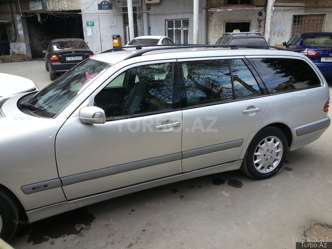 Mercedes E 220 2001, 280,000 km - 2.2 l - Bakı