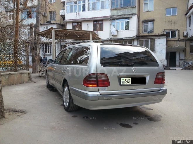 Mercedes E 220 2001, 280,000 km - 2.2 l - Bakı
