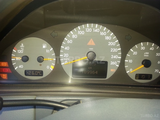 Mercedes E 240 2000, 189,000 km - 2.6 л - Bakı