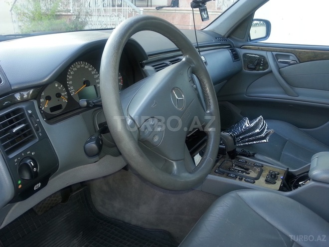 Mercedes E 240 2000, 189,000 km - 2.6 л - Bakı
