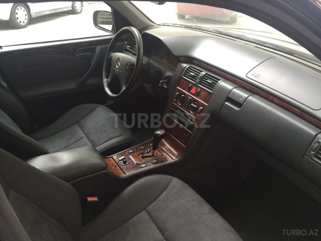 Mercedes E 220 2000, 178,500 km - 2.2 l - Bakı