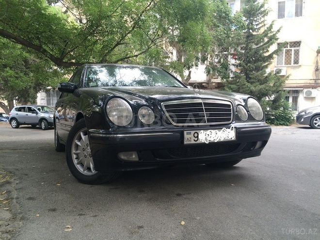 Mercedes E 220 2000, 178,500 km - 2.2 l - Bakı