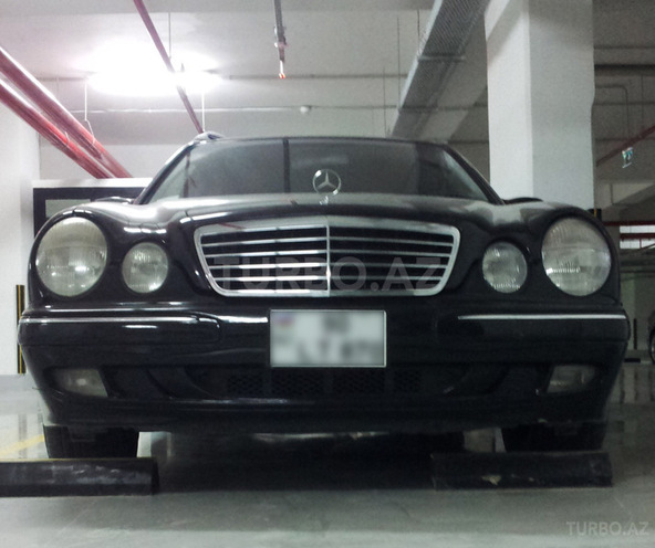 Mercedes E 320 2001, 215,000 km - 3.2 l - Bakı