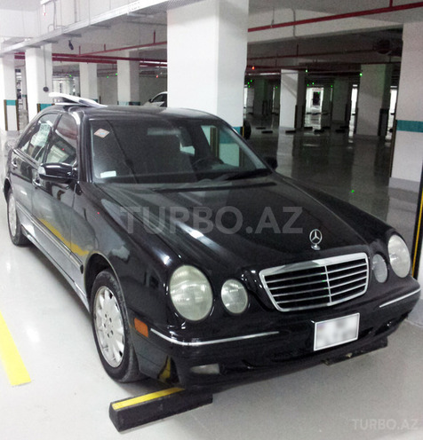 Mercedes E 320 2001, 215,000 km - 3.2 l - Bakı
