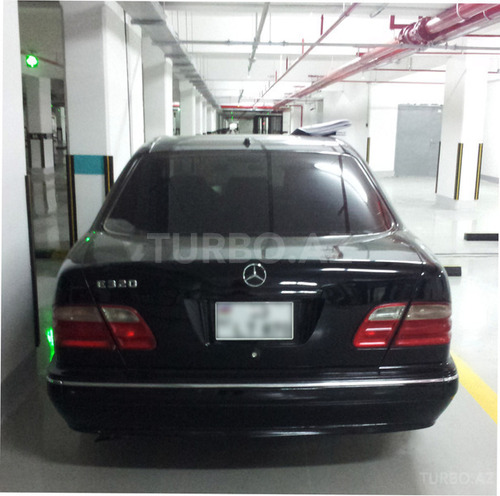 Mercedes E 320 2001, 215,000 km - 3.2 l - Bakı