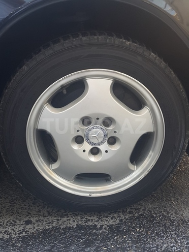 Mercedes E 320 2001, 215,000 km - 3.2 l - Bakı